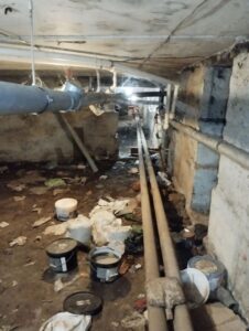 Провели работы по освещение подвала